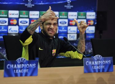 Barça : Quand Dani Alves se moque des oreillons de Neymar