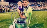 Real: Casillas présente le Bernabéu à son fils (Video)