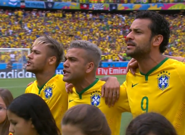 Brésil v Mexique : Neymar pleure pendant l’hymne