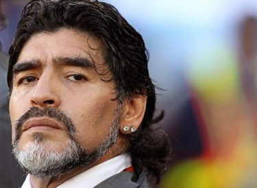 Argentine : Doigt d’honneur de Maradona après le but de Messi