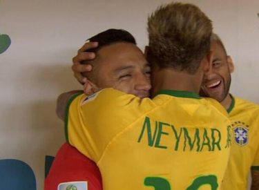 Barça : L’accolade entre Neymar et Sanchez
