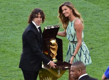 Mondial 2014 : Puyol a rendu la coupe