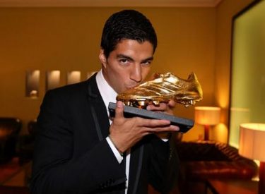 Barça : Suarez a reçu son Soulier d’Or 2014