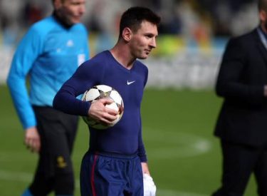 Argentine v Uruguay : Messi, homme du match, accepte la récompense