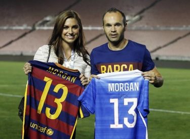 Barça : Iniesta rencontre la Championne du monde Alex Morgan