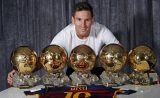 Barça : Messi a présenté son 5e Ballon d’Or au Camp Nou