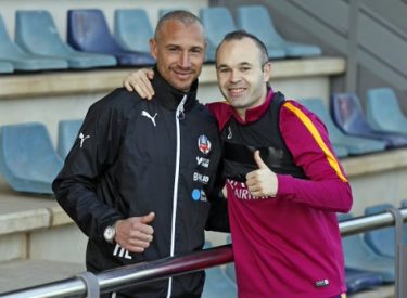 Barça : Larsson « Incroyable de voir jouer Iniesta, on dirait qu’il flotte sur le terrain »