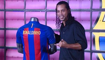 Barça : Ronaldinho exposera son Ballon d’Or au musée