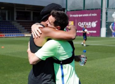 Barça : Les retrouvailles de Messi et Ronaldinho