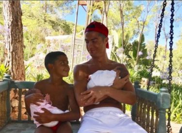 Real : Cristiano pose avec ses trois enfants