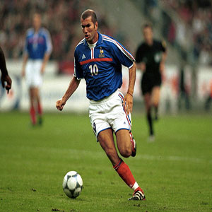 Contre quelle équipe Zizou a-t-il honoré sa première selection en équipe de France, le 17 août 1994 ?